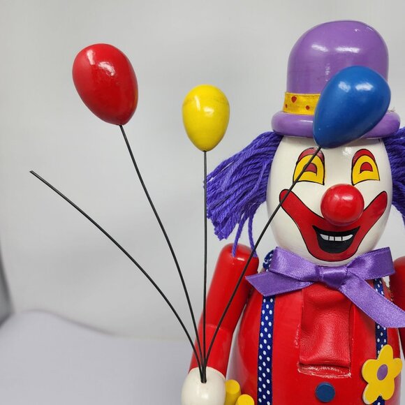 Buster The Clown 1998 15" Nutcracker Figurine With Balloons Vintage As Is - Picture 12 of 14
